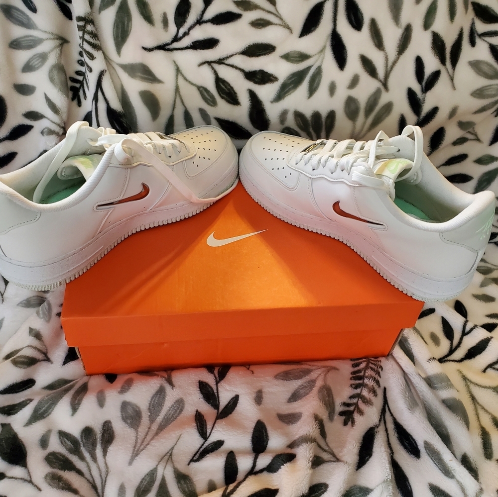 Nike Air Force 1  size 10.5 - Picture 5 of 9